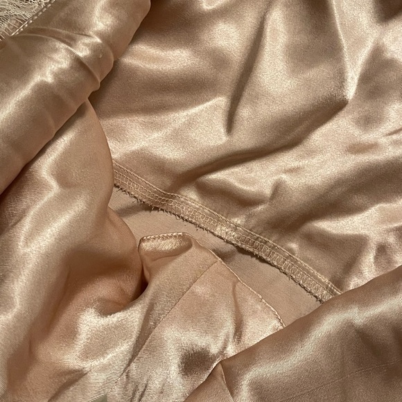 Beautiful 2 for 1 satin laced night gown robe( one black and the other one nude) - Picture 3 of 11